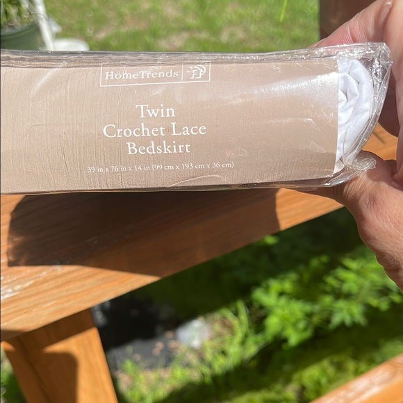 HomeTrends Twin Crochet Lace Bedskirt - Picture 3 of 4